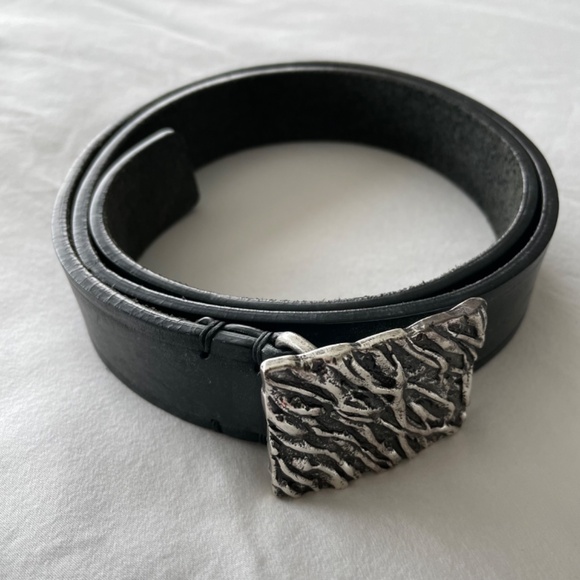 Tom Ford Men’s Leather Belt with Custom Designed Buckle. - Picture 8 of 10